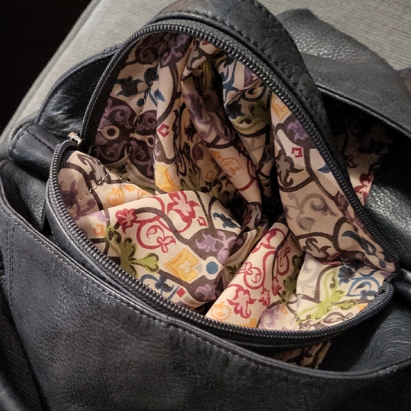 HELEN WELSH LIKE NEW Elegant Black Leather Shoulder Bag - Picture 14 of 14